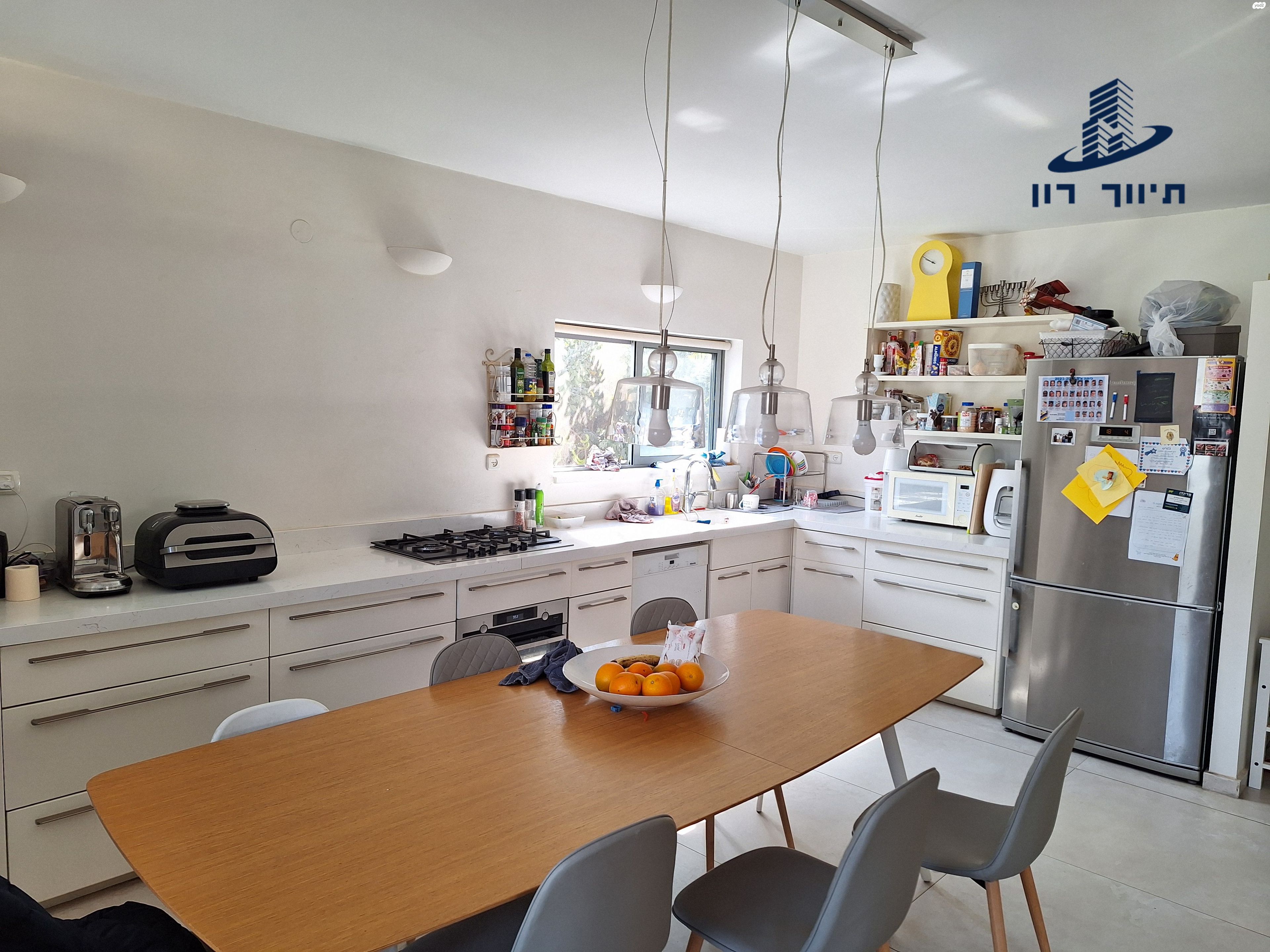 אלומות 10