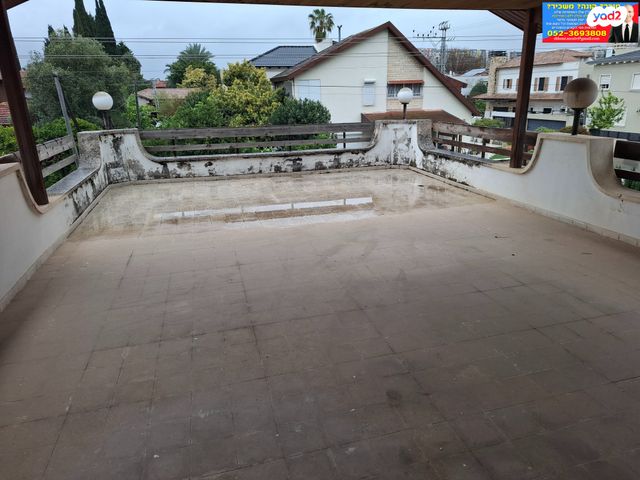 מגרשים, אלמוג, נווה מונוסון, יהוד מונוסון