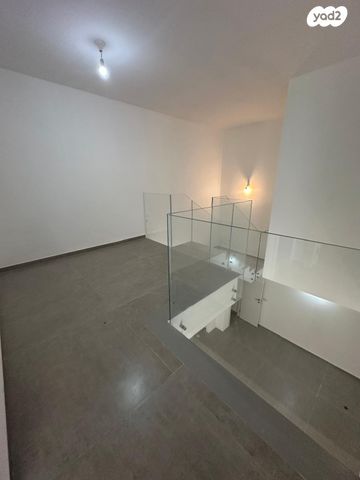 בית פרטי/ קוטג', דרך העצמאות, גבעת הפרחים, בנימינה גבעת עדה