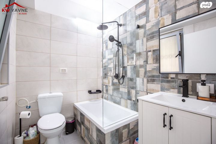 דירת גן, ש"י עגנון, נאות שמיר, יבנה