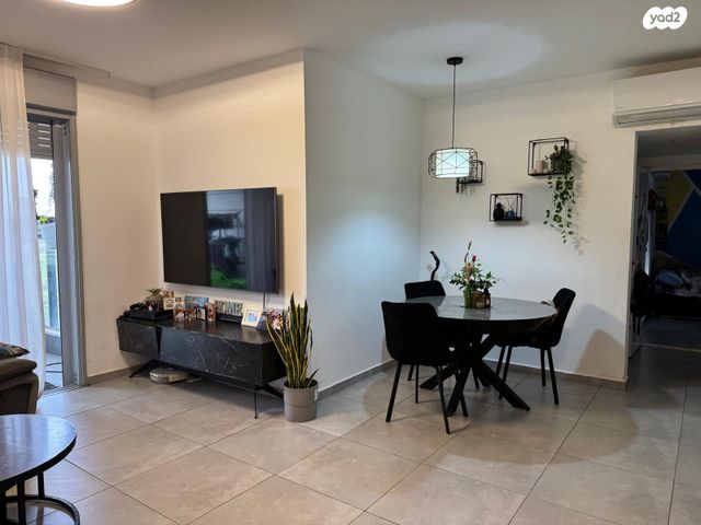 דירה, שדרות הרצל, נאות שמיר, יבנה