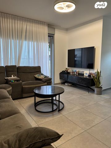 דירה, שדרות הרצל, נאות שמיר, יבנה