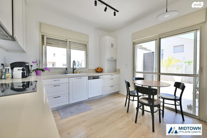 דופלקס, אוסטרובסקי, כפר סבא