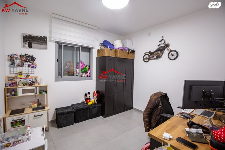 דירת גן, ש"י עגנון, נאות שמיר, יבנה