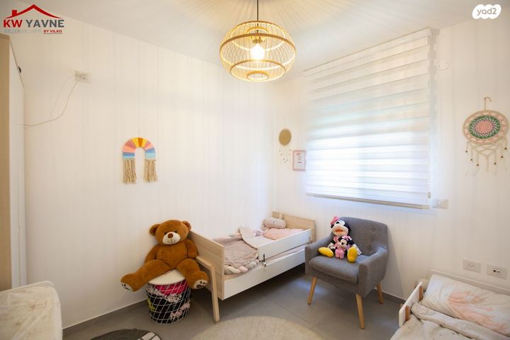 דירת גן, ש"י עגנון, נאות שמיר, יבנה