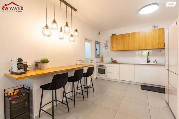 דירת גן, ש"י עגנון, נאות שמיר, יבנה