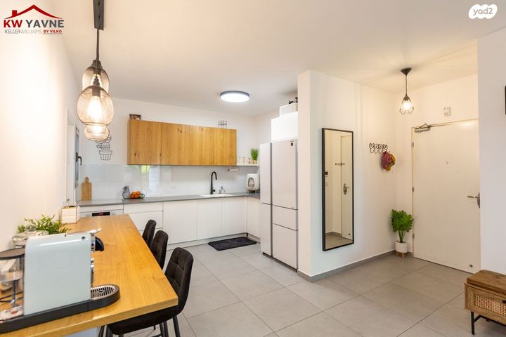 דירת גן, ש"י עגנון, נאות שמיר, יבנה