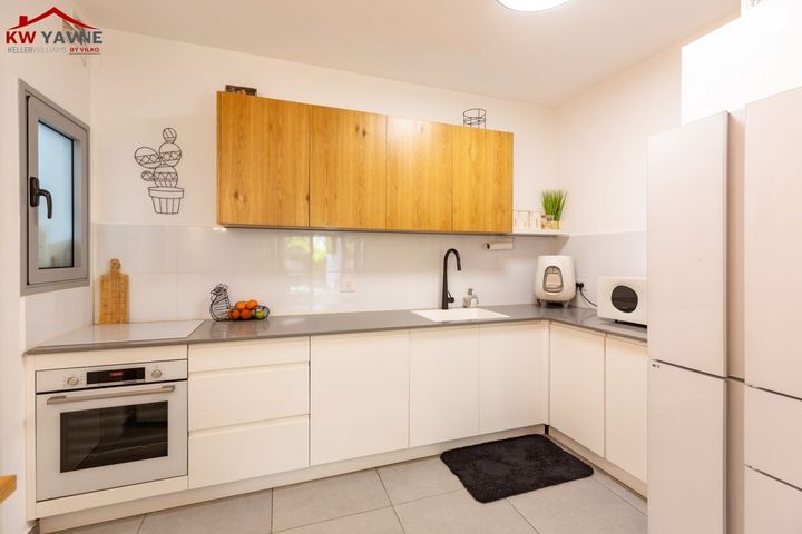 דירת גן, ש"י עגנון, נאות שמיר, יבנה