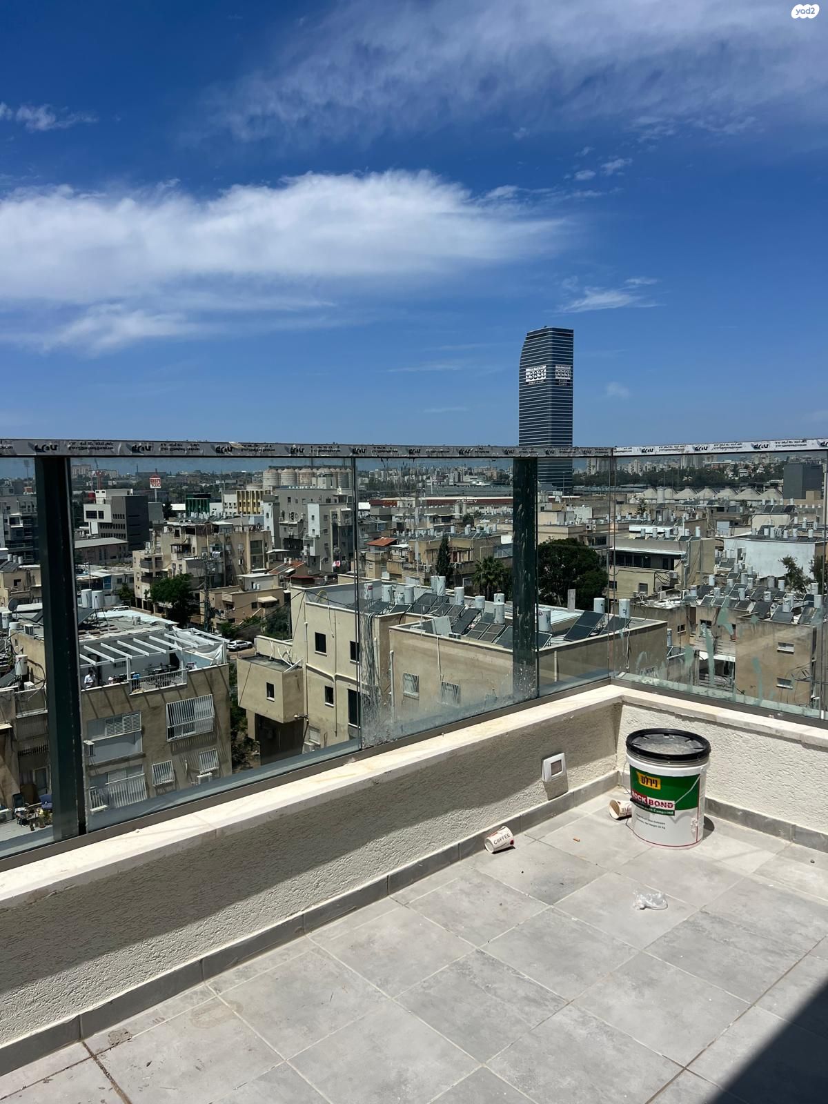 יגאל אלון 