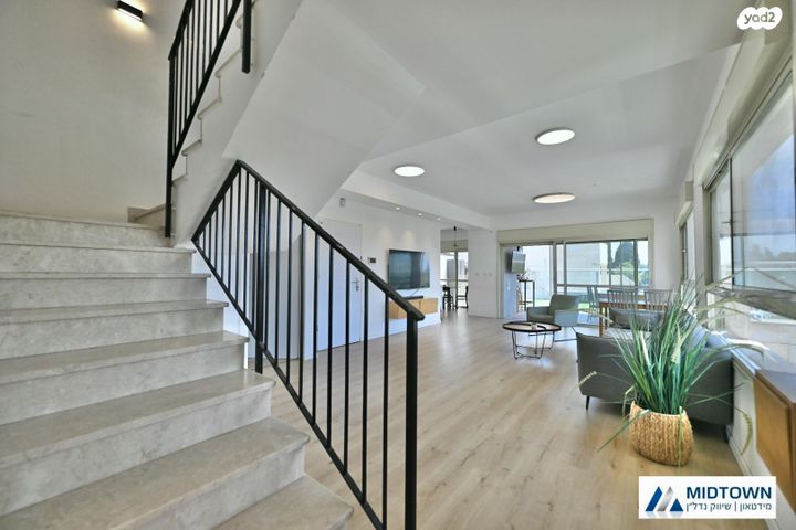 דופלקס, אוסטרובסקי, כפר סבא