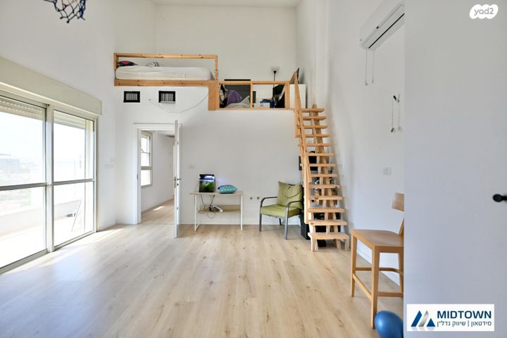 דופלקס, אוסטרובסקי, כפר סבא