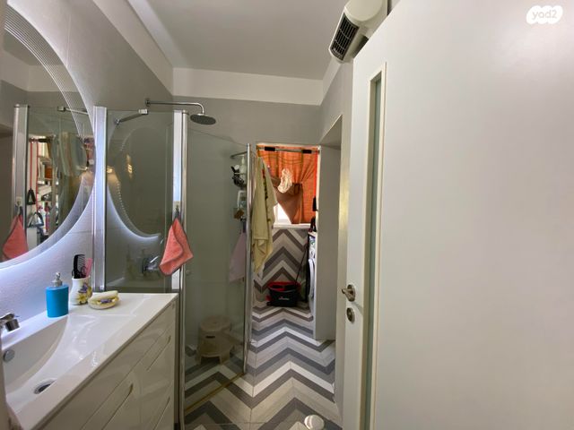 דירה, שדרות גלוסקין, ב' / צפון מערב העיר, רחובות