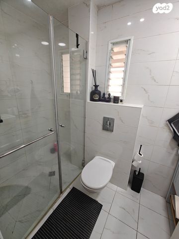 דירה, הר הצופים, רחובות ההולנדית, רחובות