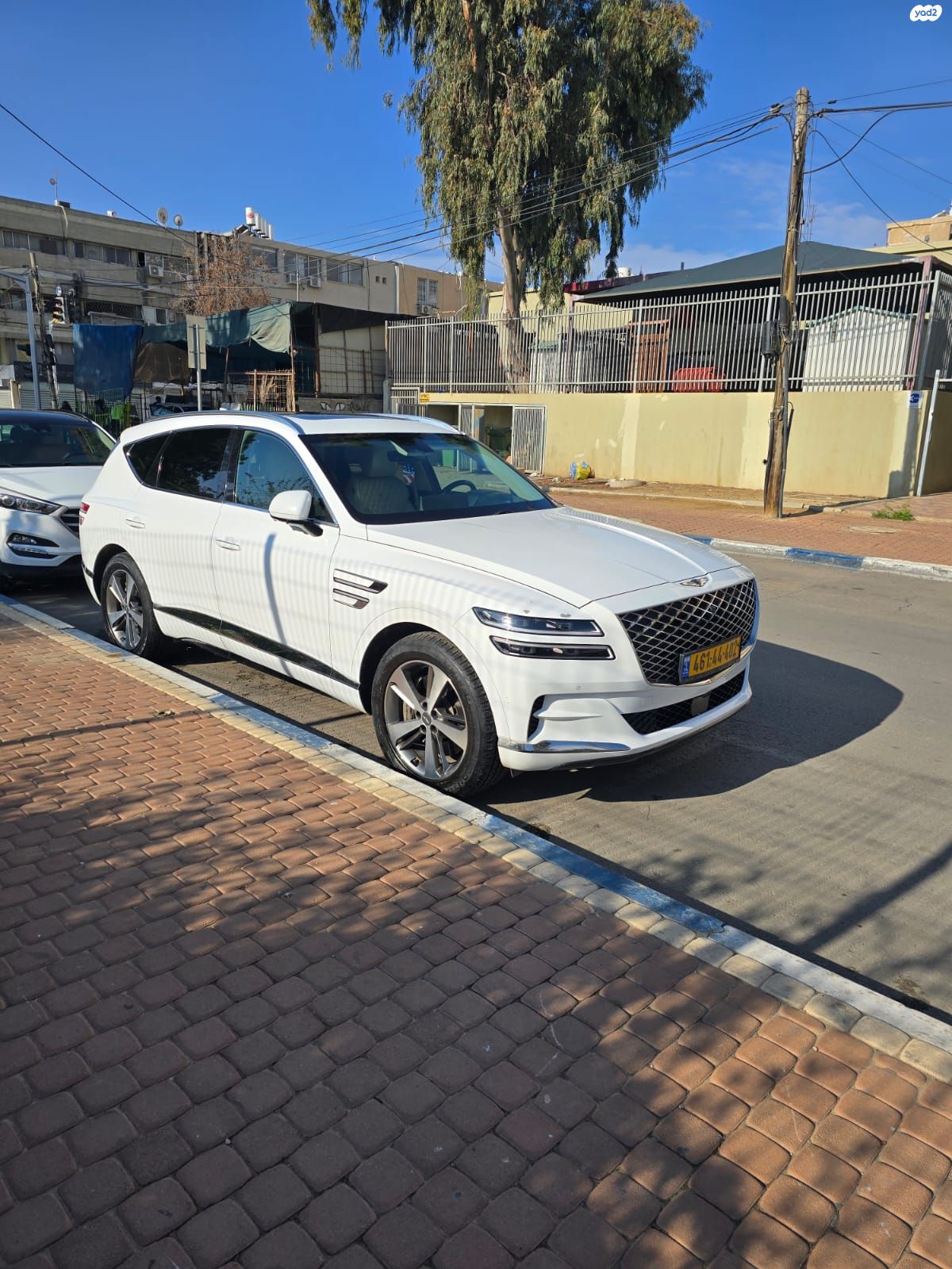 מודעת רכב ג'נסיס GV80