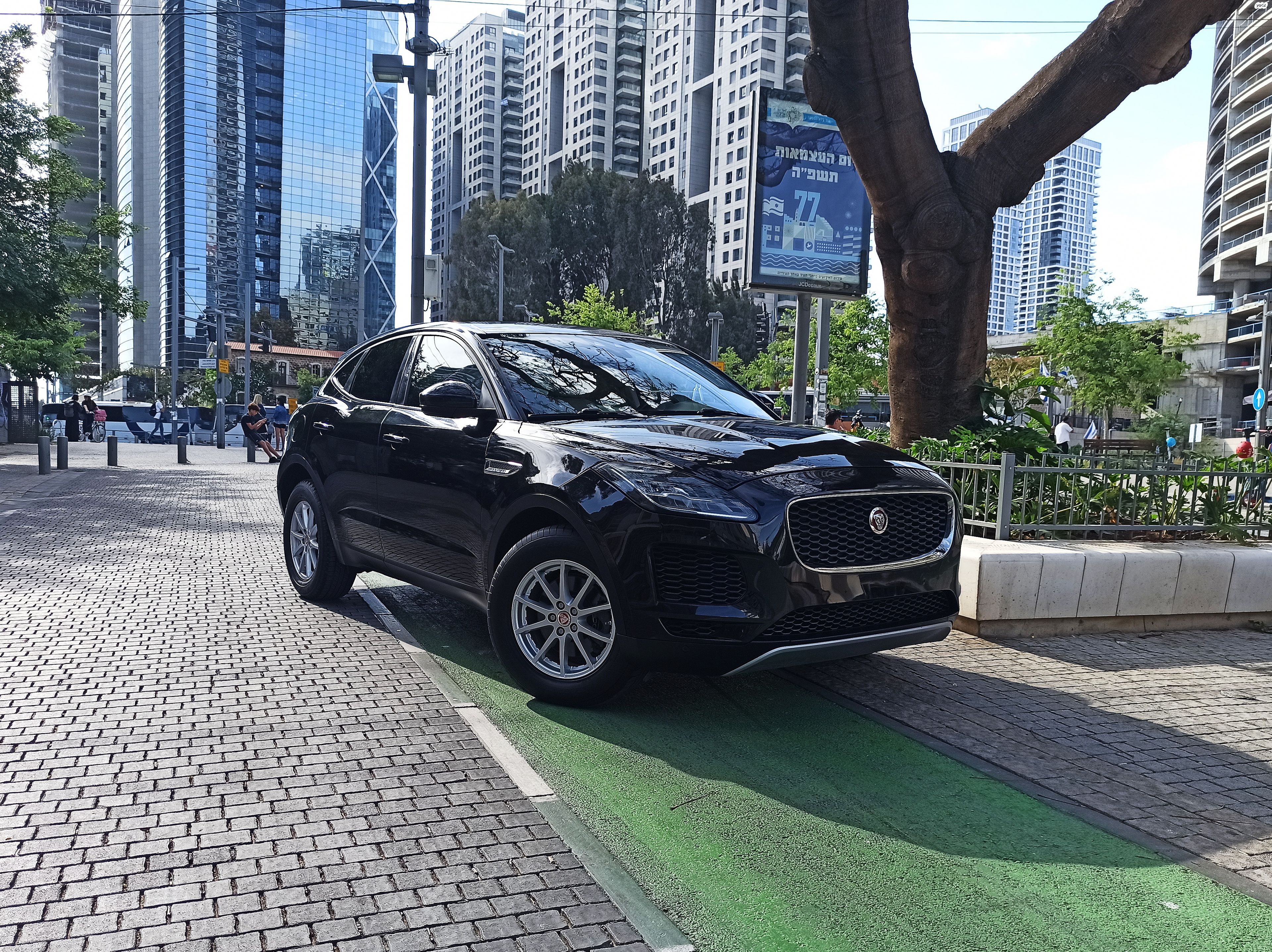 מודעת רכב יגואר E-Pace