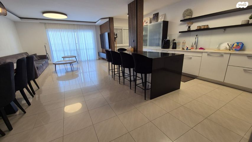 דירה, גולדה מאיר, שיכון עובדים, טבריה