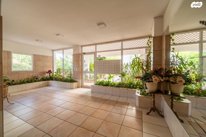 דירה, הרב עוזיאל, תקומה / קרית חזני, פתח תקווה