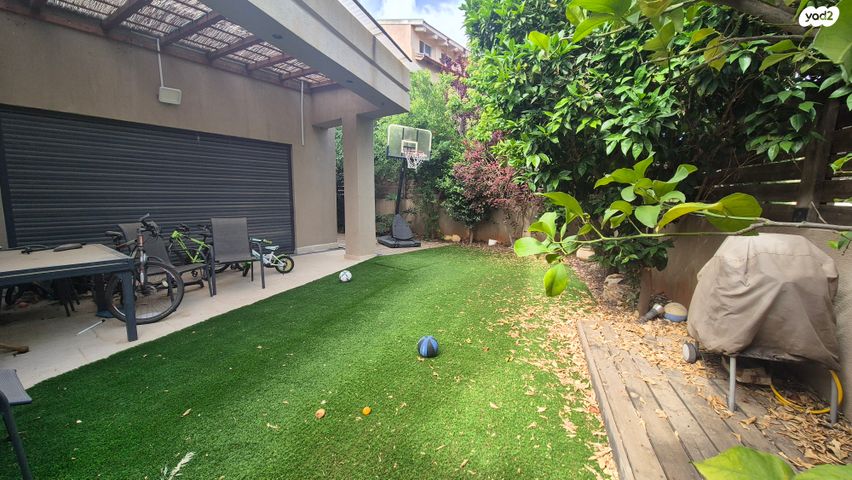 דו משפחתי, אורנית, אורנית