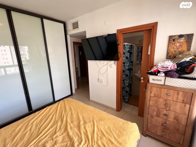 דירה, אורי צבי גרינברג, אזורי חן, גימל החדשה, תל אביב יפו