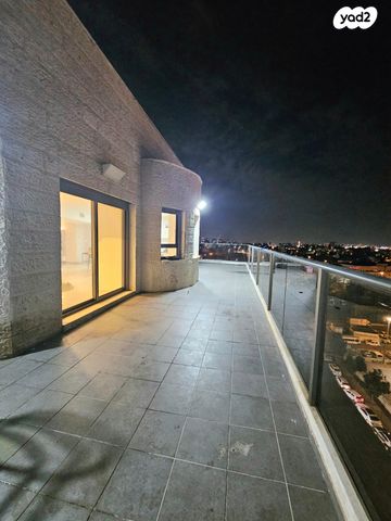 גג/ פנטהאוז, שושנה דמארי 3, קרית האמנים, מצליח, רמלה