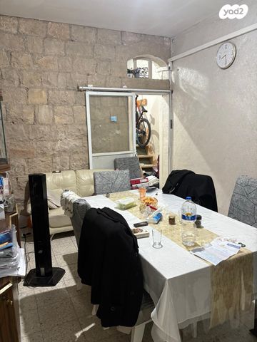 דירה, משה חגיז, זכרון משה, ירושלים