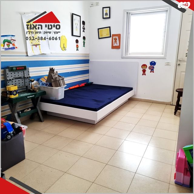 דו משפחתי, תל מונד