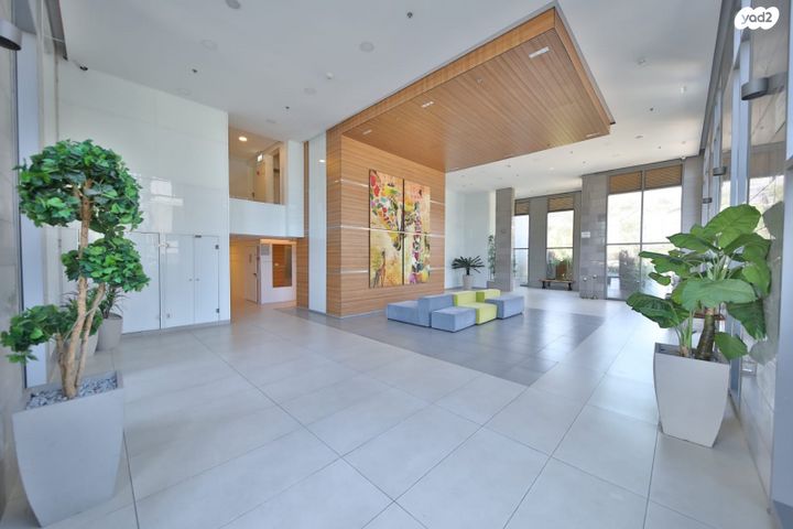 דירה, הפקאן, הפרפר, קרית ביאליק