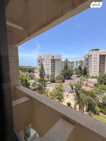 דירה, אורי צבי גרינברג, אזורי חן, גימל החדשה, תל אביב יפו