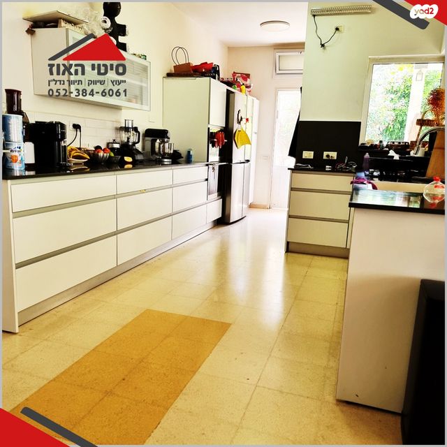 דו משפחתי, תל מונד