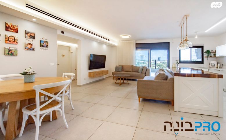 שולמית אלוני 
