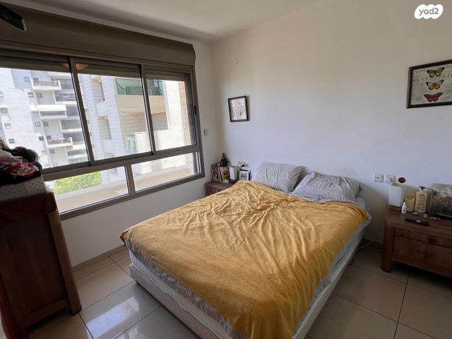 דירה, אורי צבי גרינברג, אזורי חן, גימל החדשה, תל אביב יפו