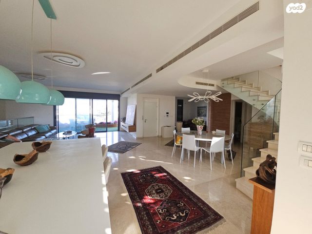 גג/ פנטהאוז, חיפה