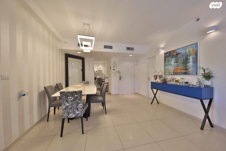 דירה, הפקאן, הפרפר, קרית ביאליק