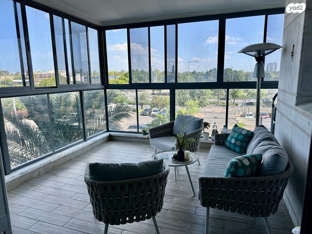 דירה, הפקאן, הפרפר, קרית ביאליק