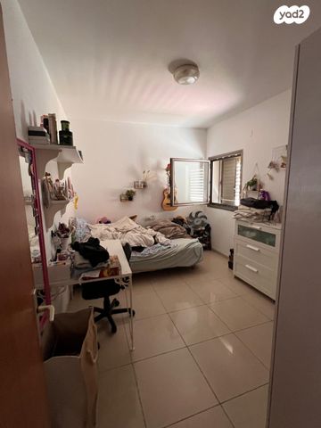 דירה, אורי צבי גרינברג, אזורי חן, גימל החדשה, תל אביב יפו