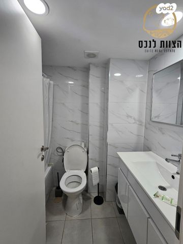 דירה, דרך העצמאות, ליבת העיר, יהוד מונוסון