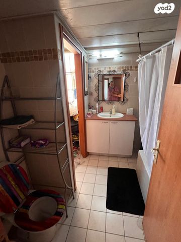 דירה, אורי צבי גרינברג, אזורי חן, גימל החדשה, תל אביב יפו