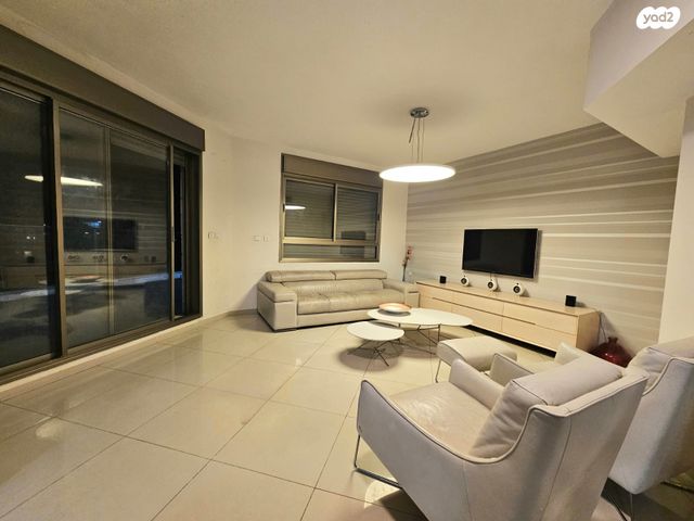 שושנה דמארי 3