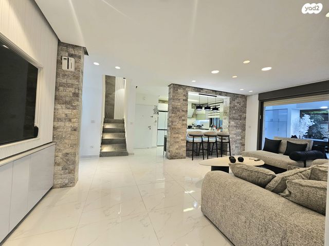 דירת גן, עוזי חיטמן, קרית האמנים, מצליח, רמלה