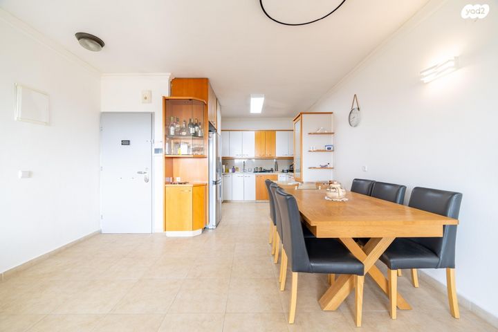 דירה, הרב עוזיאל, תקומה / קרית חזני, פתח תקווה