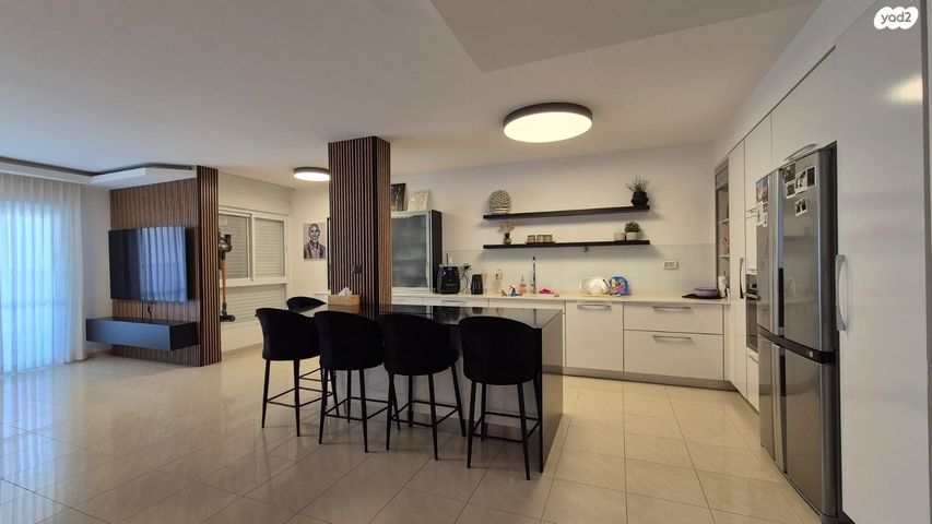 דירה, גולדה מאיר, שיכון עובדים, טבריה