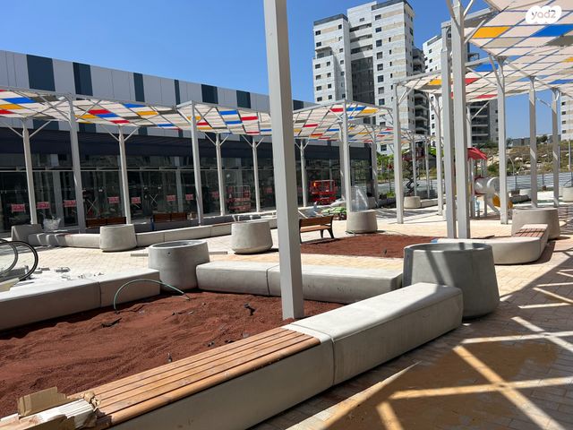 חנויות/ שטח מסחרי, יער בן שמן, נופים, מודיעין מכבים רעות