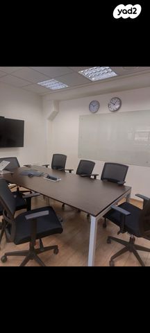 משרדים, מפעלי נחם הר טוב