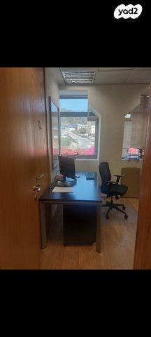 משרדים, מפעלי נחם הר טוב