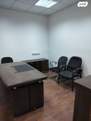 משרדים, מפעלי נחם הר טוב