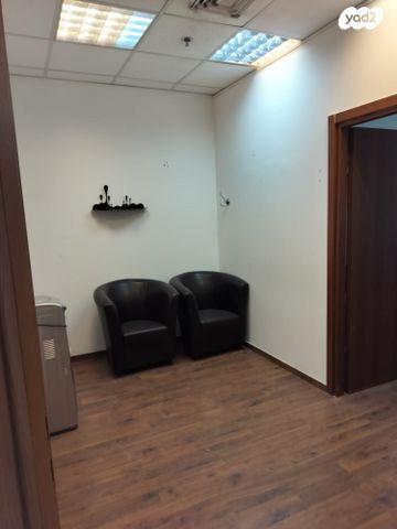 משרדים, מפעלי נחם הר טוב