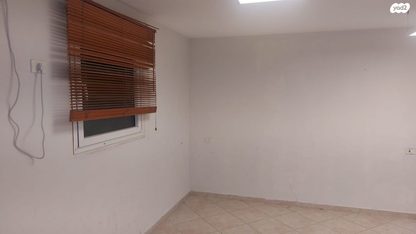 משרדים, מפעלי נחם הר טוב