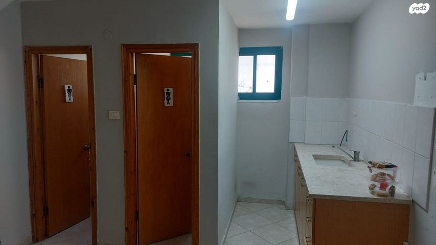 משרדים, מפעלי נחם הר טוב