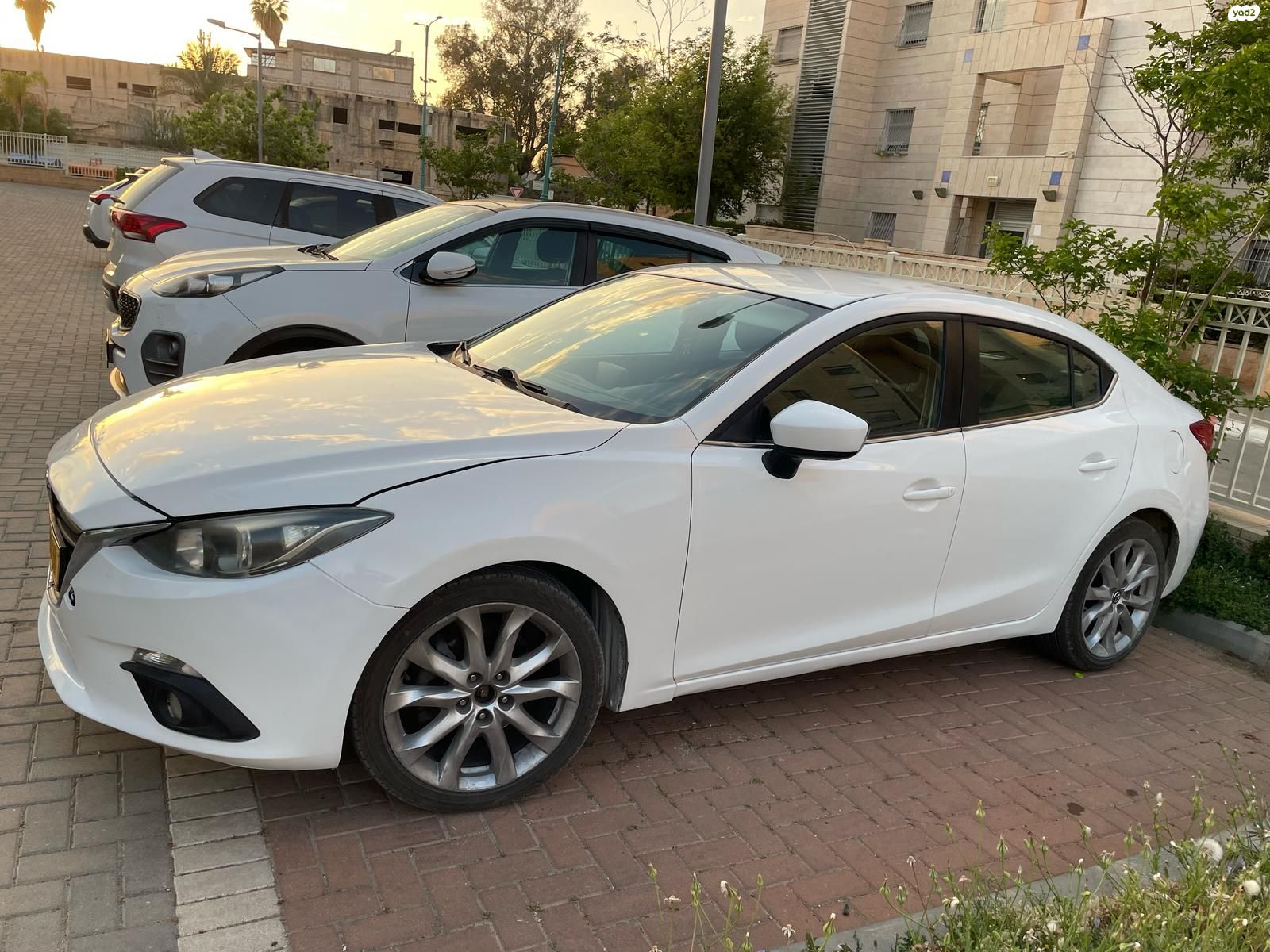 מודעת רכב מאזדה 3