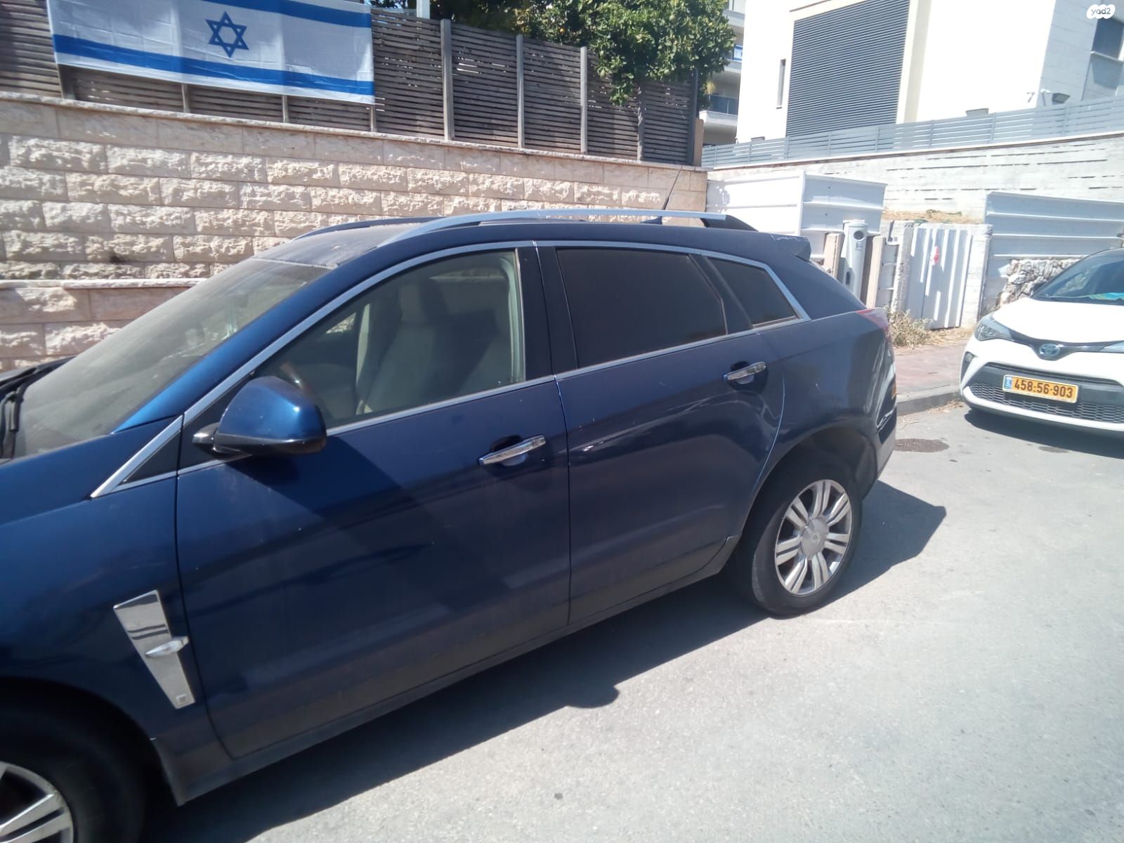 מודעת רכב קאדילק SRX